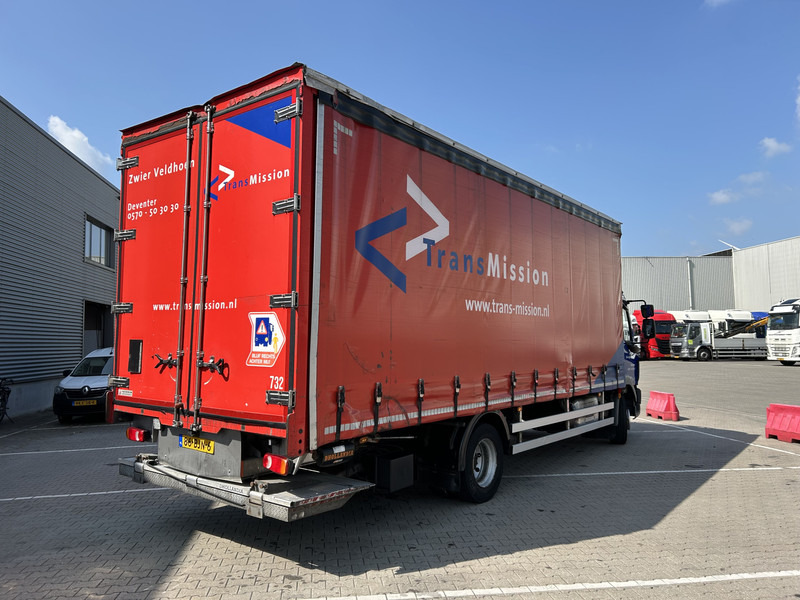 DAF LF 210 FA / 361 dkm / Curtainside / Loadlift / NL Truck - Caminhão com lona: foto 2 DAF LF 210 FA / 361 dkm / Curtainside / Loadlift / NL Truck - Caminhão com lona: foto 2