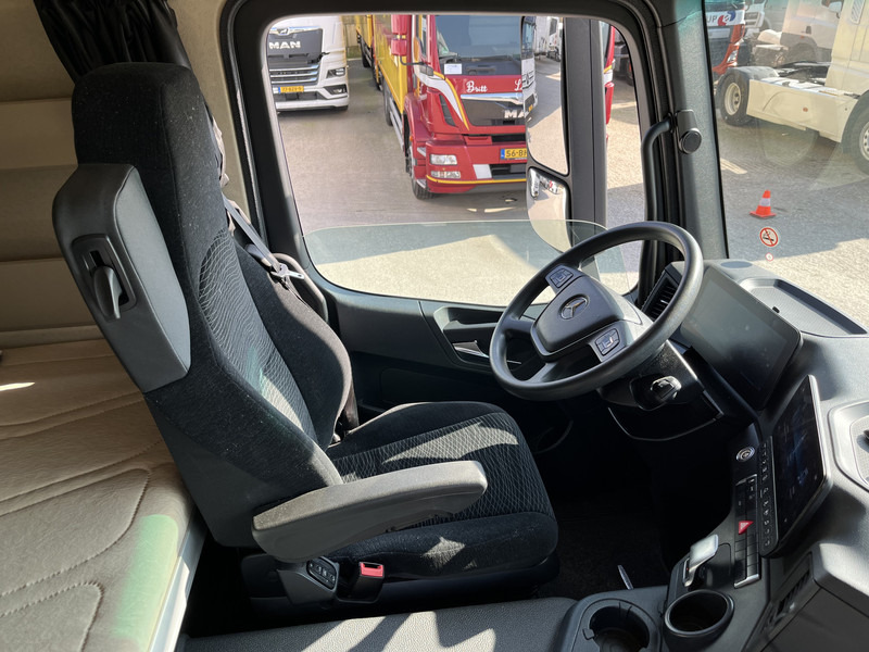 Mercedes-Benz Actros 2124 / 2023 / 18 Ton / 76 dkm / Box / Laadklep - Caminhão furgão: foto 3 Mercedes-Benz Actros 2124 / 2023 / 18 Ton / 76 dkm / Box / Laadklep - Caminhão furgão: foto 3