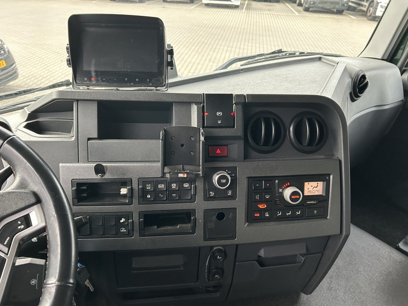 Renault T 380 Comfort / 820 dkm / Curtainside / Loadlift / APK TUV 02-26 - Caminhão com lona: foto 5 Renault T 380 Comfort / 820 dkm / Curtainside / Loadlift / APK TUV 02-26 - Caminhão com lona: foto 5