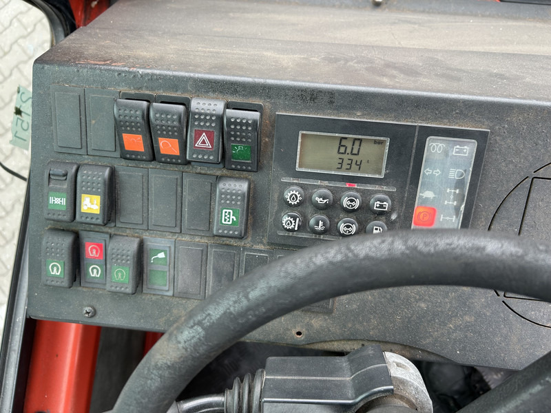 Terberg YT 180 / BDF Umsetzer / Wechselhubwagen / Terminal Truck / Mercedes Motor - Caminhão transportador de contêineres/ Caixa móvel: foto 5 Terberg YT 180 / BDF Umsetzer / Wechselhubwagen / Terminal Truck / Mercedes Motor - Caminhão transportador de contêineres/ Caixa móvel: foto 5