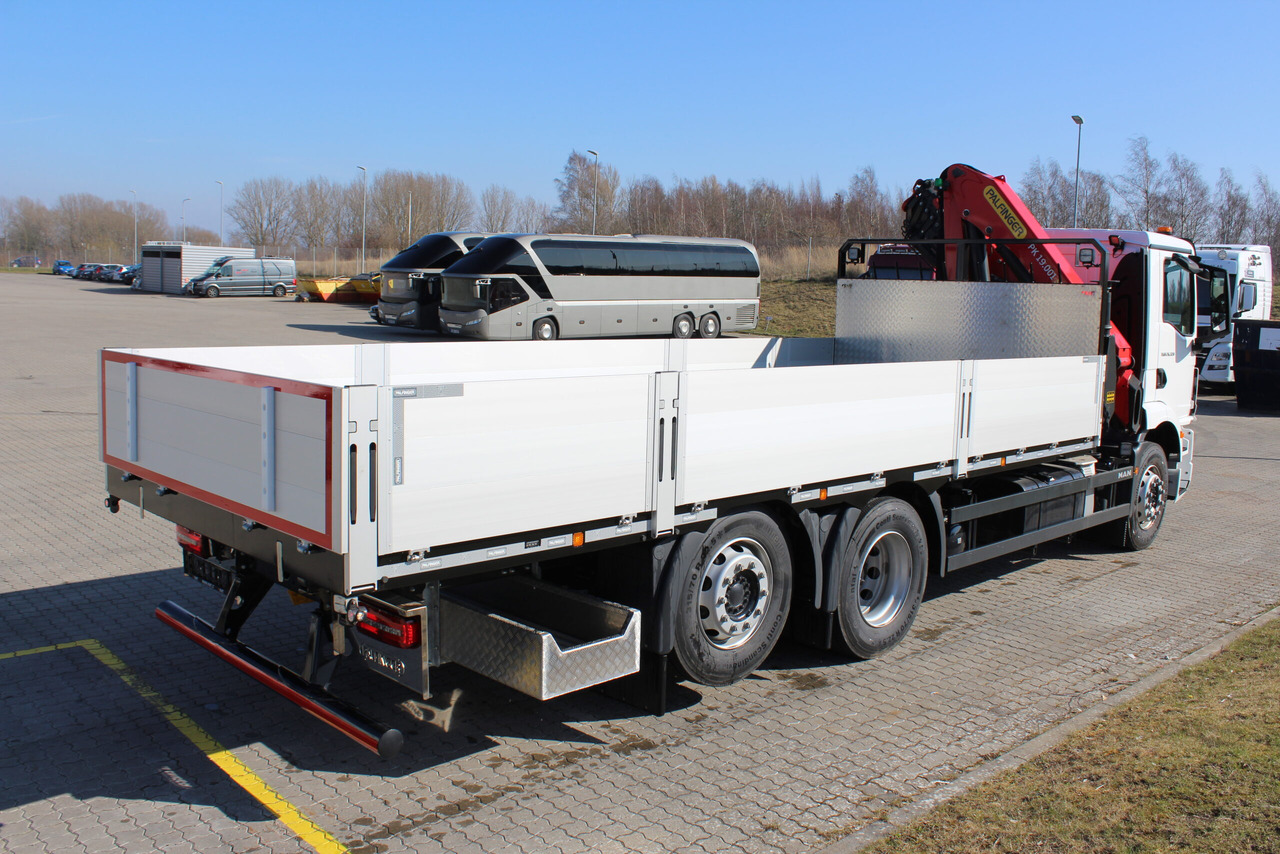 MAN TGM 26.320 6×2-4 PK19.001SLD5 Brädgårdsbil - Camião de caixa aberta/ Plataforma, Caminhão grua: foto 3 MAN TGM 26.320 6×2-4 PK19.001SLD5 Brädgårdsbil - Camião de caixa aberta/ Plataforma, Caminhão grua: foto 3