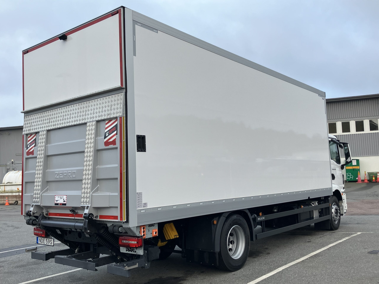 TGM 18.290 4×2 LL 18-ppl ÖBS - Caminhão furgão: foto 4 TGM 18.290 4×2 LL 18-ppl ÖBS - Caminhão furgão: foto 4