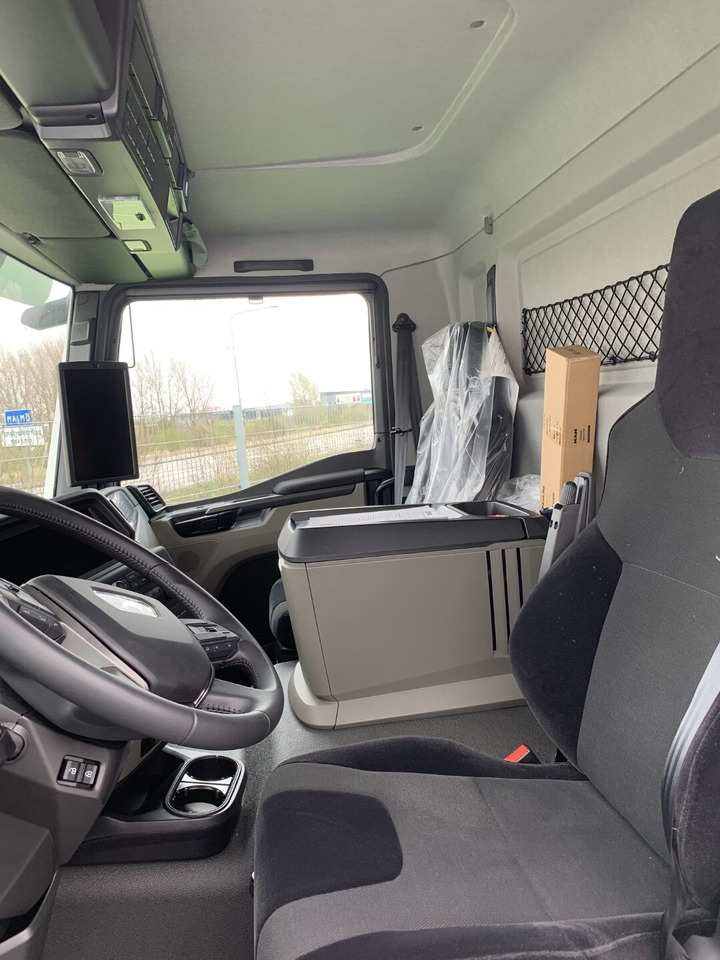 TGM 18.290 4×2 LL Skåp Öppningsbar sida - Caminhão furgão: foto 4 TGM 18.290 4×2 LL Skåp Öppningsbar sida - Caminhão furgão: foto 4