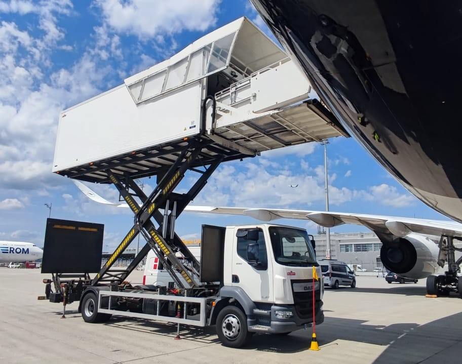 DAF Airport - Caminhão de catering: foto 1 DAF Airport - Caminhão de catering: foto 1