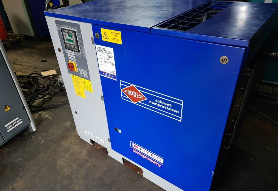 Kompresor śrubowy AIRPRESS APS 25, 18,5 kw, (2) - Compressor de ar: foto 2 Kompresor śrubowy AIRPRESS APS 25, 18,5 kw, (2) - Compressor de ar: foto 2