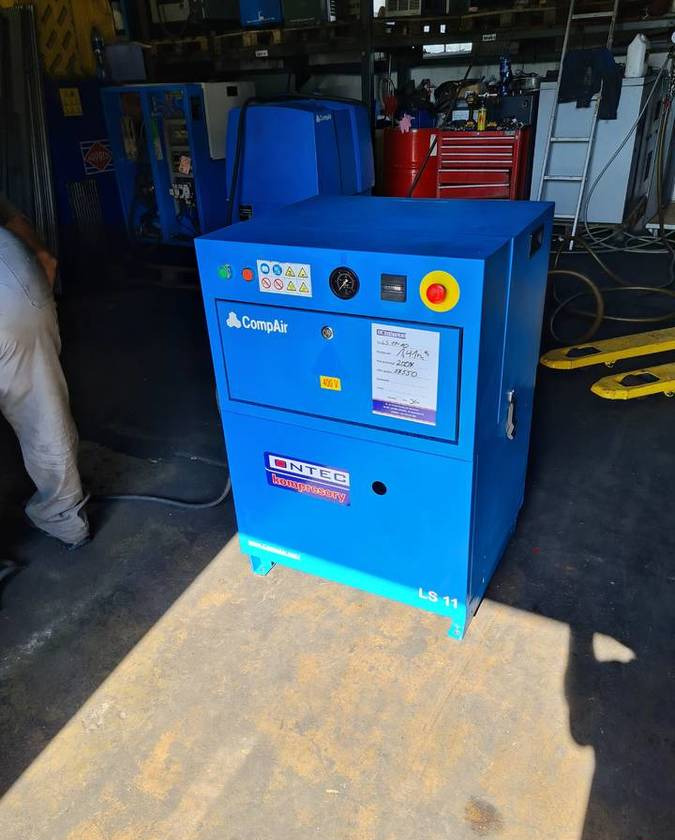 Kompresor śrubowy COMPAIR LS 11, 11 kw - Compressor de ar: foto 4 Kompresor śrubowy COMPAIR LS 11, 11 kw - Compressor de ar: foto 4