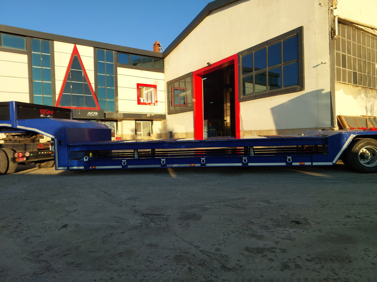 GVN Trailer 2 AXLE HYDRAULIC PLATFORM LOWBED - Semireboque baixa: foto 3 GVN Trailer 2 AXLE HYDRAULIC PLATFORM LOWBED - Semireboque baixa: foto 3