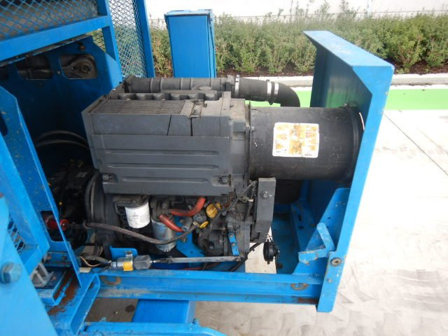 Used scissor Lift Diesel 4x4 GENIE GS-4390-RT - Plataforma de Tijera/ Plataforma de tesoura: foto 5 Used scissor Lift Diesel 4x4 GENIE GS-4390-RT - Plataforma de Tijera/ Plataforma de tesoura: foto 5
