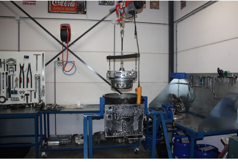 ZF 5HP502C, 5HP592C, 5HP602C, 5HP504C, 5HP594C, 5HP604C - Caixa de câmbio: foto 2 ZF 5HP502C, 5HP592C, 5HP602C, 5HP504C, 5HP594C, 5HP604C - Caixa de câmbio: foto 2