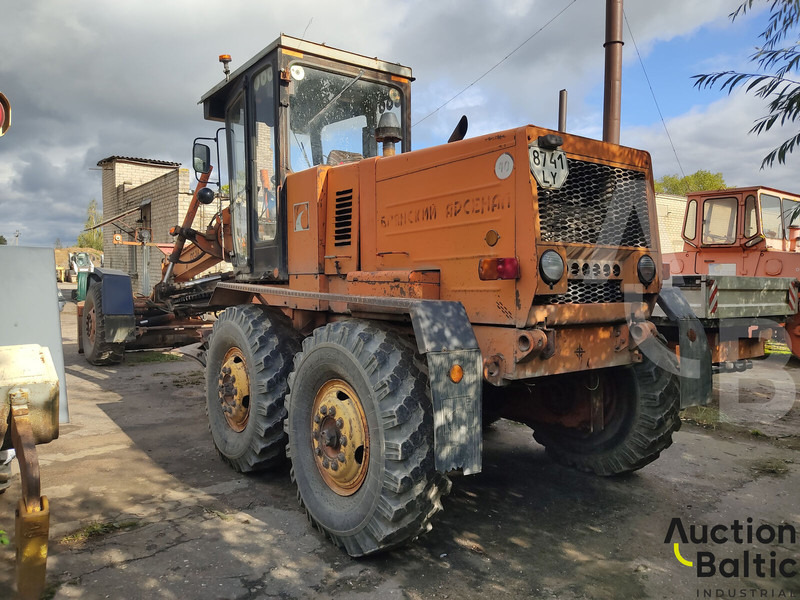 Brianskij Arsenal GS-14.02 - Motoniveladora: foto 3 Brianskij Arsenal GS-14.02 - Motoniveladora: foto 3