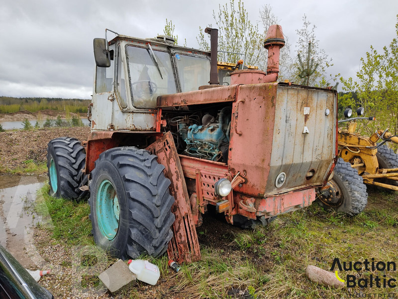 HTZ XTZ T-150K - Trator: foto 2 HTZ XTZ T-150K - Trator: foto 2