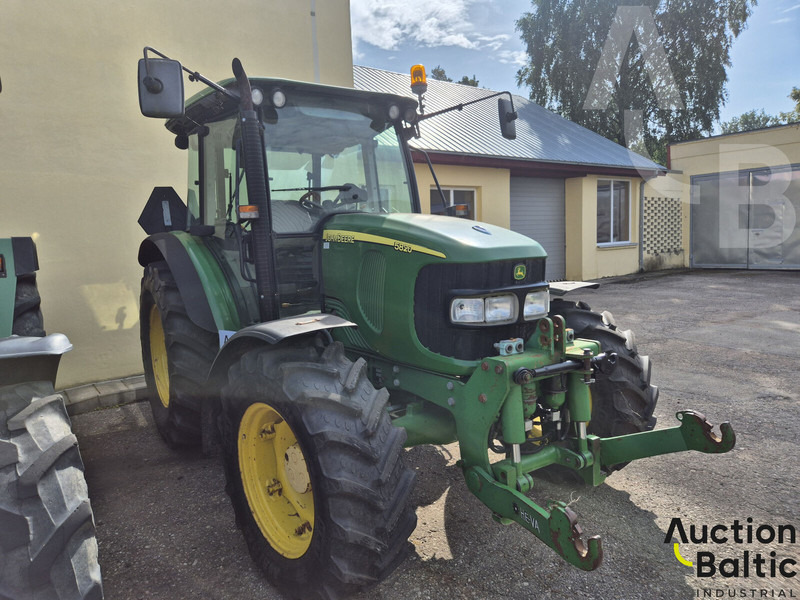 John Deere 5820 - Trator: foto 1 John Deere 5820 - Trator: foto 1