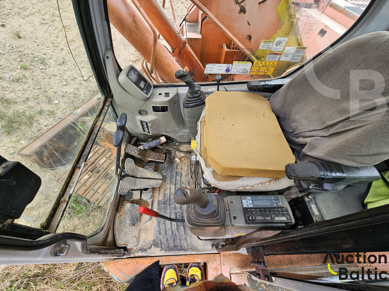 Escavadora de rastos Kobelco SK 235 SR: foto 8