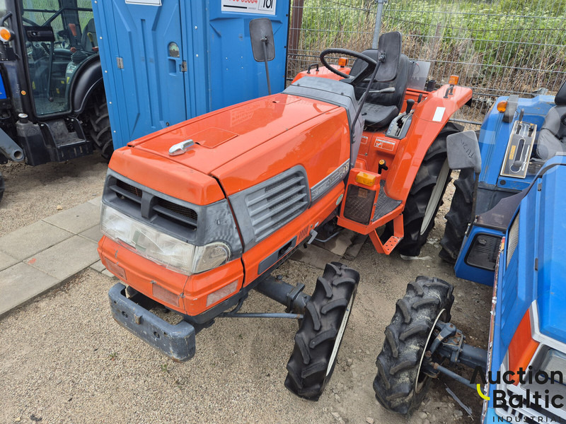 Kubota GL 240 - Trator: foto 2 Kubota GL 240 - Trator: foto 2