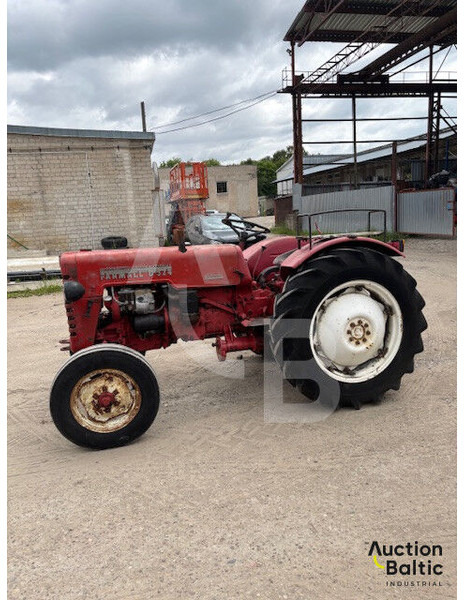 MCCORMICK International Farmall D-324 - Trator: foto 2 MCCORMICK International Farmall D-324 - Trator: foto 2