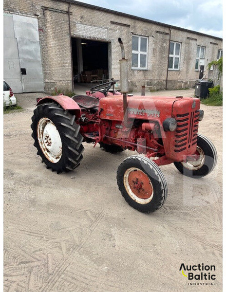 MCCORMICK International Farmall D-324 - Trator: foto 1 MCCORMICK International Farmall D-324 - Trator: foto 1