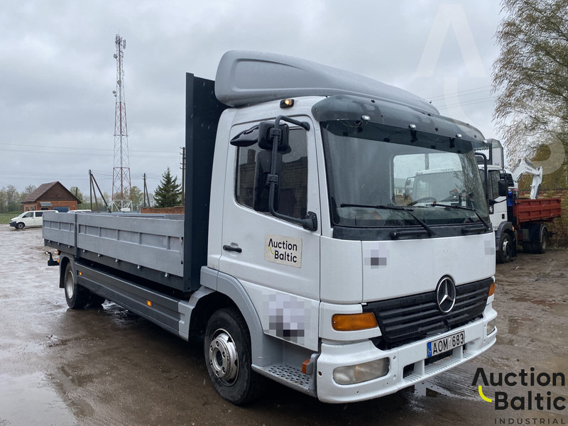 Mercedes-Benz 815 - Camião de caixa aberta/ Plataforma: foto 2 Mercedes-Benz 815 - Camião de caixa aberta/ Plataforma: foto 2