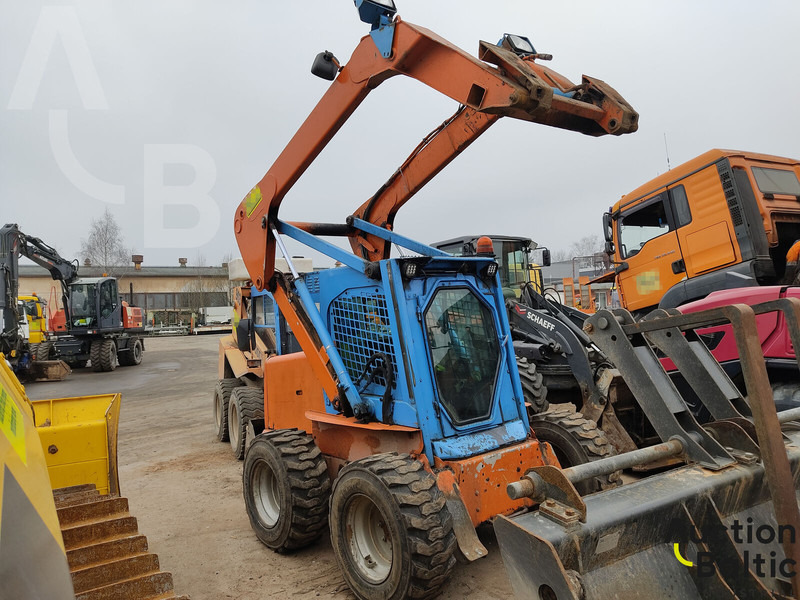 New Holland LS 185 B - Mini carregadeira: foto 1 New Holland LS 185 B - Mini carregadeira: foto 1