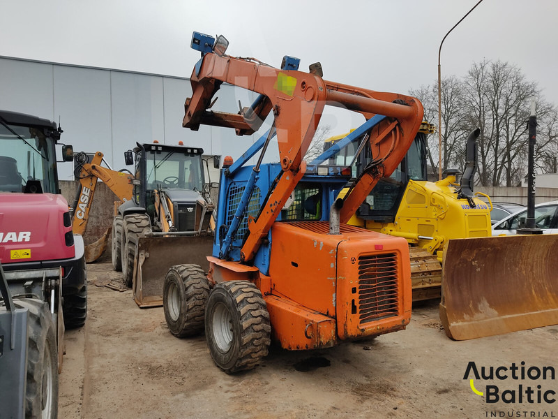 New Holland LS 185 B - Mini carregadeira: foto 3 New Holland LS 185 B - Mini carregadeira: foto 3