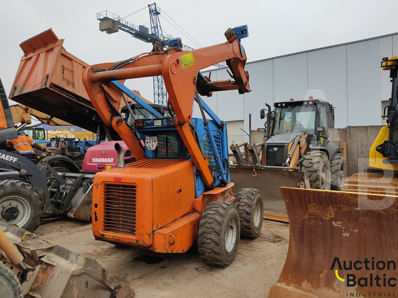 New Holland LS 185 B - Mini carregadeira: foto 4 New Holland LS 185 B - Mini carregadeira: foto 4