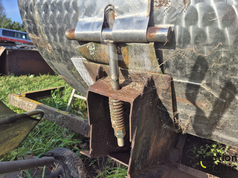 Caminhão tanque Tank: foto 9