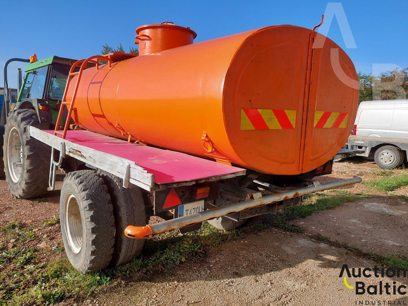 Trailer for transporting and watering water - Reboque tanque: foto 4 Trailer for transporting and watering water - Reboque tanque: foto 4