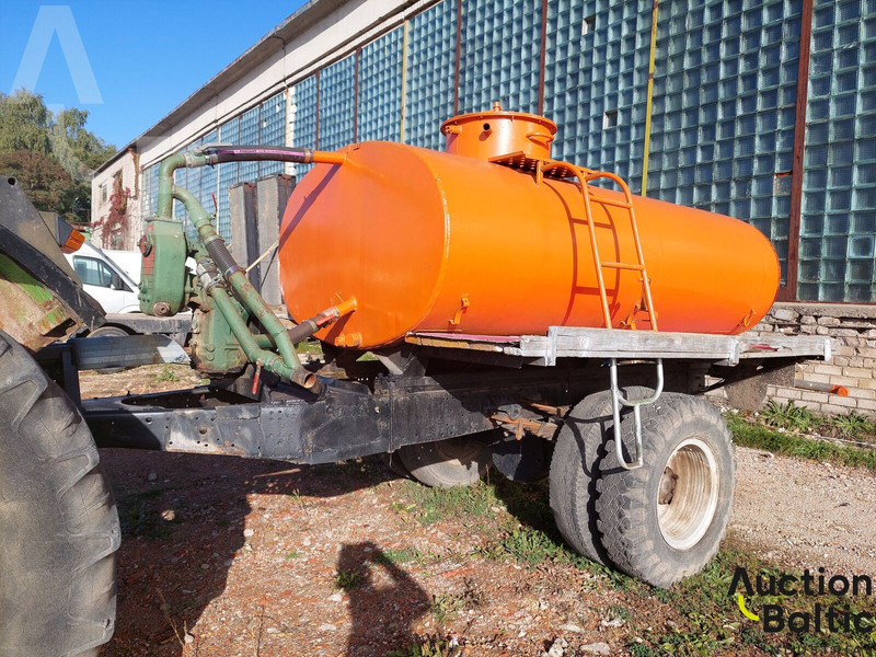 Trailer for transporting and watering water - Reboque tanque: foto 2 Trailer for transporting and watering water - Reboque tanque: foto 2