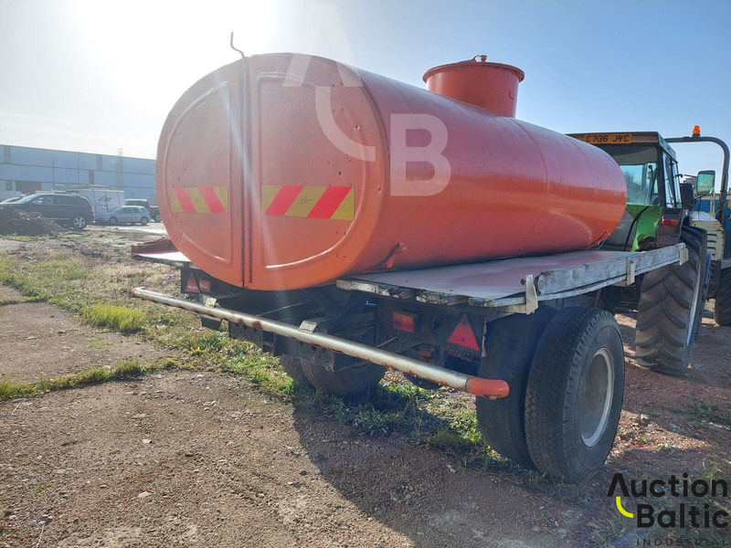 Trailer for transporting and watering water - Reboque tanque: foto 3 Trailer for transporting and watering water - Reboque tanque: foto 3
