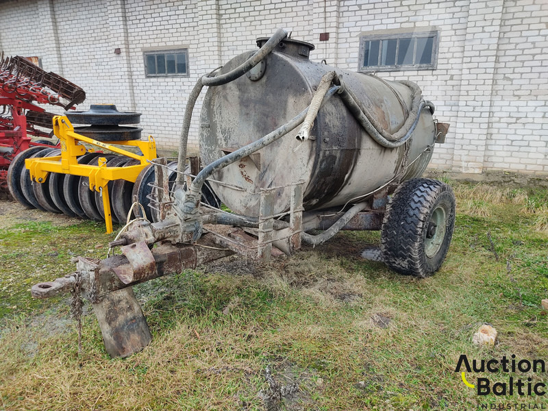 Trailer - tank - Reboque basculante: foto 1 Trailer - tank - Reboque basculante: foto 1
