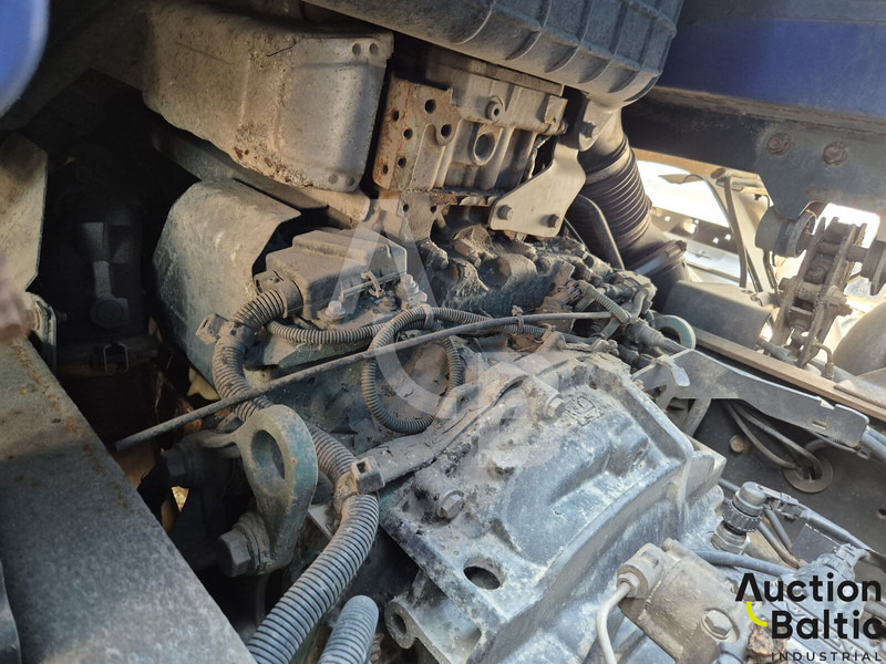 Caminhão furgão Volvo FL240: foto 8