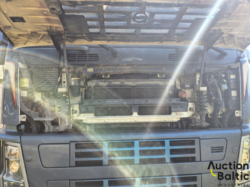 Caminhão basculante Volvo FM12: foto 8