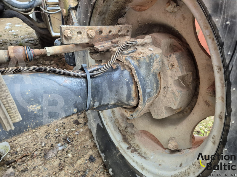 Zetor PROXIMA PLIUS 10541 - Trator: foto 4 Zetor PROXIMA PLIUS 10541 - Trator: foto 4