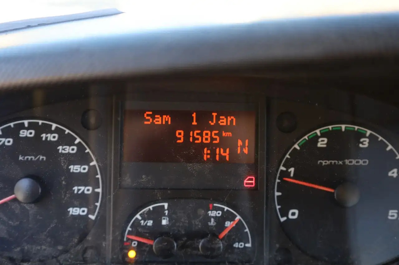 Carrinha de contentor Iveco Daily/ Regalsystem/Luftfeder/KURZ/1. Hand: foto 8 Carrinha de contentor Iveco Daily/ Regalsystem/Luftfeder/KURZ/1. Hand: foto 8