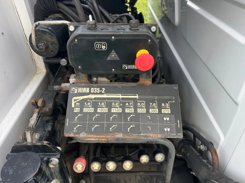 Mercedes-Benz Vario 615 VARIO 614 *3xtipper+HIAB CRANE*119000km - Caminhão basculante, Caminhão grua: foto 5 Mercedes-Benz Vario 615 VARIO 614 *3xtipper+HIAB CRANE*119000km - Caminhão basculante, Caminhão grua: foto 5