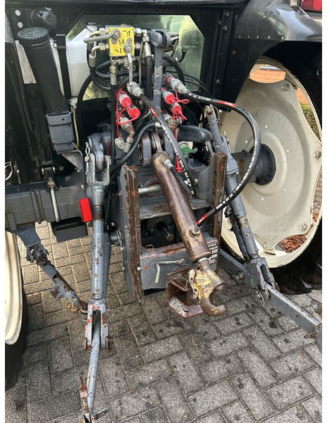 New Holland TN75S - Trator: foto 5 New Holland TN75S - Trator: foto 5