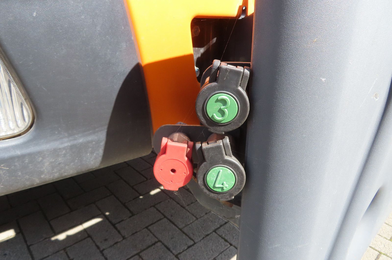 FUSO Canter 6 C 18 4x4 Kommunal Winterdienst - Furgão basculante: foto 4 FUSO Canter 6 C 18 4x4 Kommunal Winterdienst - Furgão basculante: foto 4