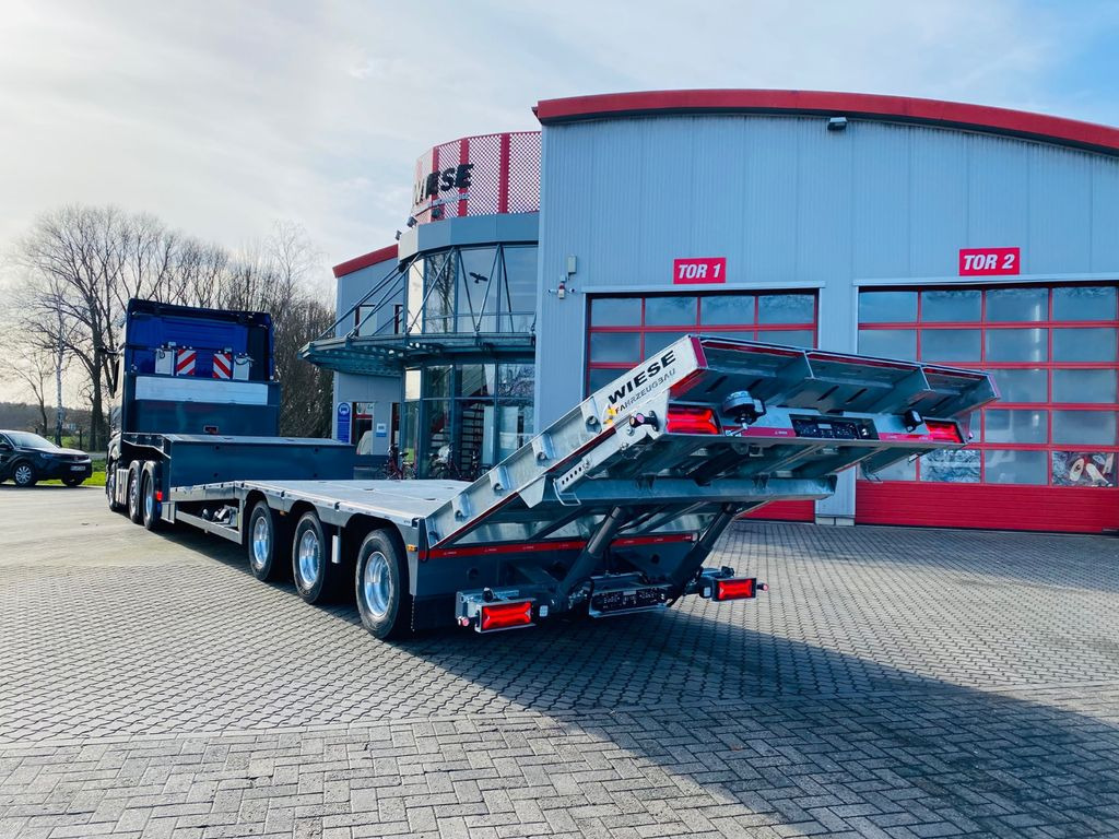 Gabelstapler/Arbeitsbühnentransporter Klapprampe - Semireboque baixa: foto 1 Gabelstapler/Arbeitsbühnentransporter Klapprampe - Semireboque baixa: foto 1