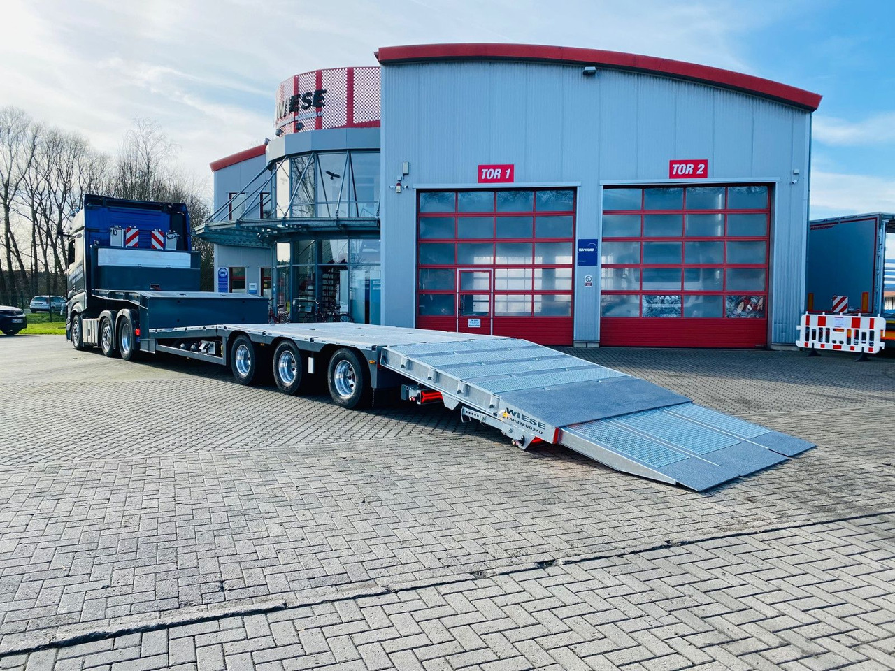 Gabelstapler/Arbeitsbühnentransporter Klapprampe - Semireboque baixa: foto 5 Gabelstapler/Arbeitsbühnentransporter Klapprampe - Semireboque baixa: foto 5