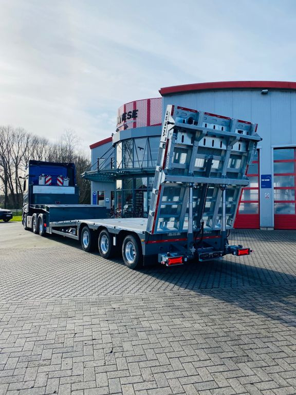 Gabelstapler/Arbeitsbühnentransporter Klapprampe - Semireboque baixa: foto 2 Gabelstapler/Arbeitsbühnentransporter Klapprampe - Semireboque baixa: foto 2