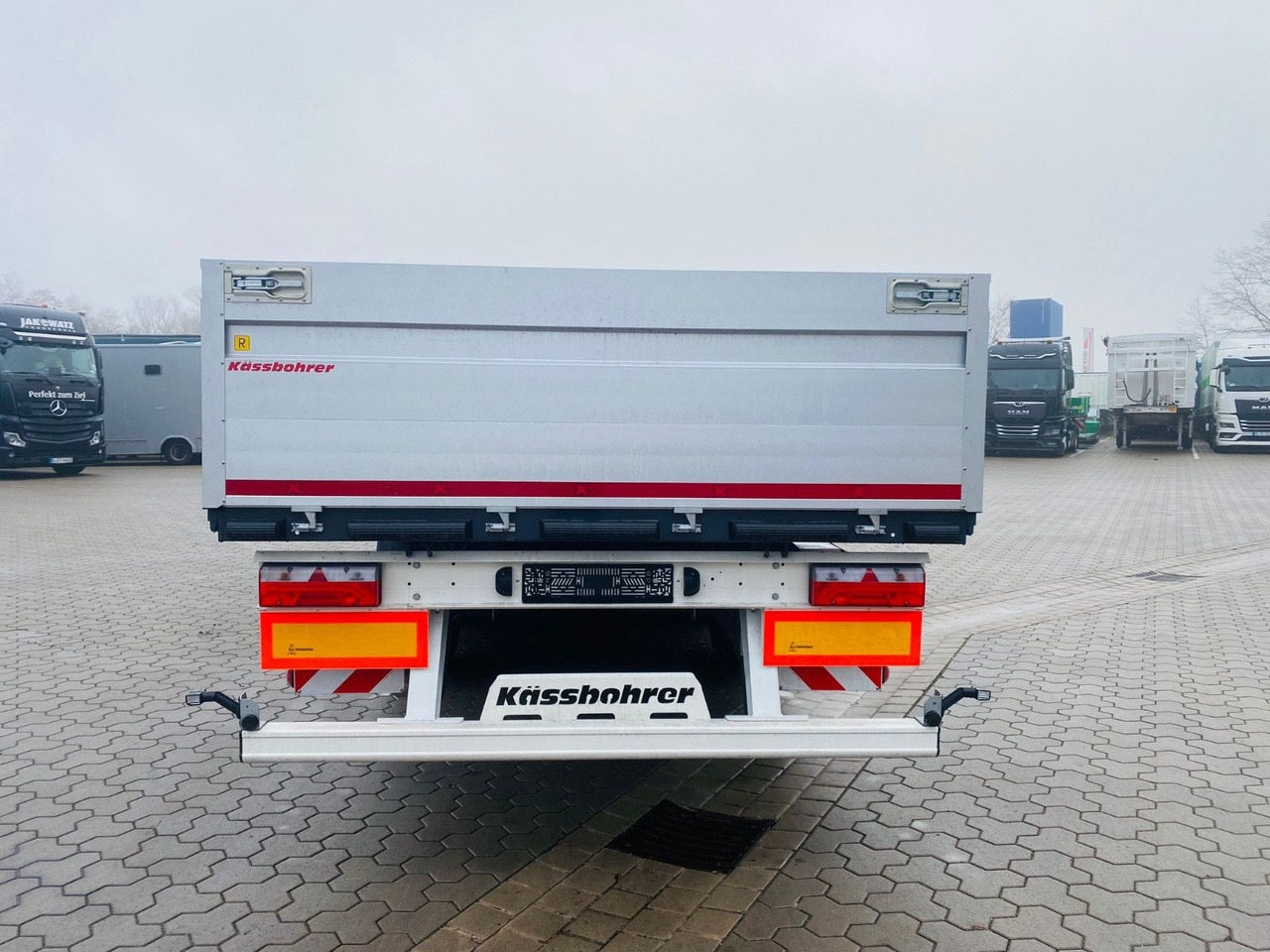 Kässbohrer Bordwandauflieger Twistlocks - Semi-reboque plataforma/ Caixa aberta: foto 5 Kässbohrer Bordwandauflieger Twistlocks - Semi-reboque plataforma/ Caixa aberta: foto 5