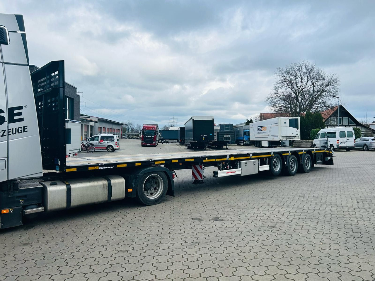 Kässbohrer SPS Mega Schwerlast Plattform Lenkachse - Semi-reboque plataforma/ Caixa aberta: foto 3 Kässbohrer SPS Mega Schwerlast Plattform Lenkachse - Semi-reboque plataforma/ Caixa aberta: foto 3
