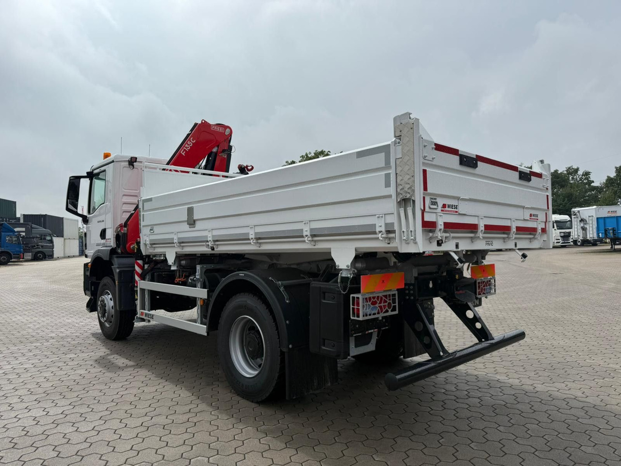 MAN 18.320 4x4 mit Fassi Ladekran Sofort Verfügbar - Caminhão grua: foto 3 MAN 18.320 4x4 mit Fassi Ladekran Sofort Verfügbar - Caminhão grua: foto 3