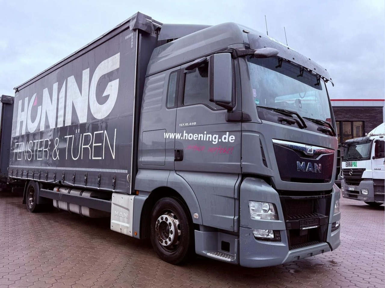 MAN TGX 18.440 LL Volumen LKW mit Staplerhalterung MAN TGX 18.440 LL Volumen LKW mit Staplerhalterung - Caminhão com lona: foto 2 MAN TGX 18.440 LL Volumen LKW mit Staplerhalterung MAN TGX 18.440 LL Volumen LKW mit Staplerhalterung - Caminhão com lona: foto 2