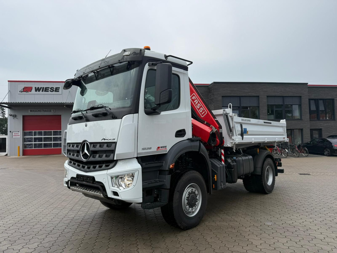 Mercedes-Benz Arocs 1835 4x4 Allrad Fassi F135 Kran Kipper - Caminhão basculante, Caminhão grua: foto 1 Mercedes-Benz Arocs 1835 4x4 Allrad Fassi F135 Kran Kipper - Caminhão basculante, Caminhão grua: foto 1