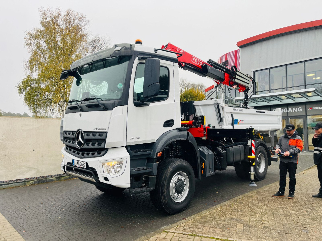 Mercedes-Benz Arocs 1835 4x4 Meiller Fassi Kran Kipper - Caminhão basculante, Caminhão grua: foto 1 Mercedes-Benz Arocs 1835 4x4 Meiller Fassi Kran Kipper - Caminhão basculante, Caminhão grua: foto 1