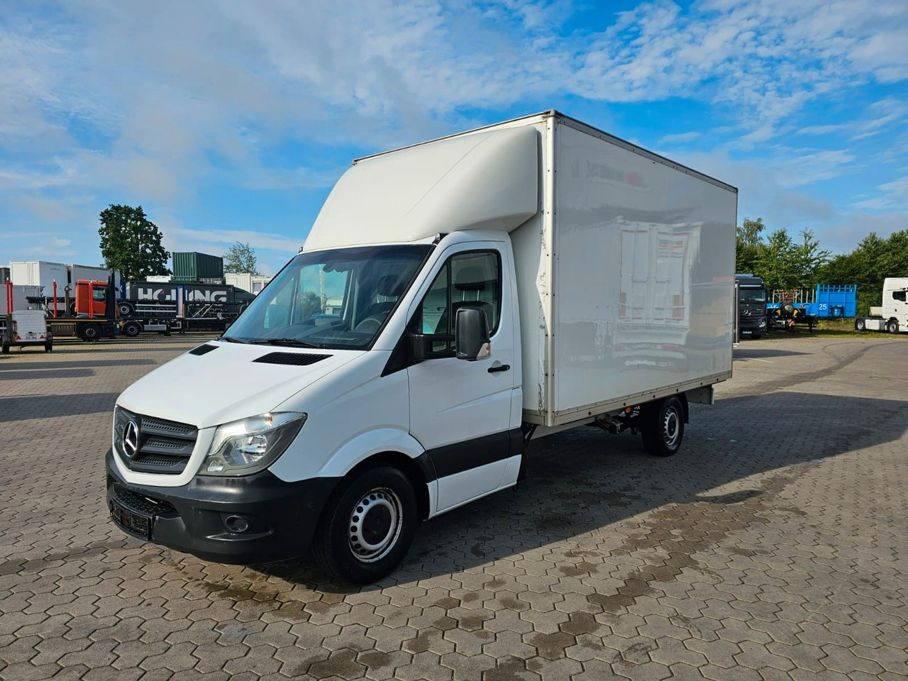 Mercedes-Benz Sprinter mit Kofferaufbau - Carrinha de contentor: foto 1 Mercedes-Benz Sprinter mit Kofferaufbau - Carrinha de contentor: foto 1