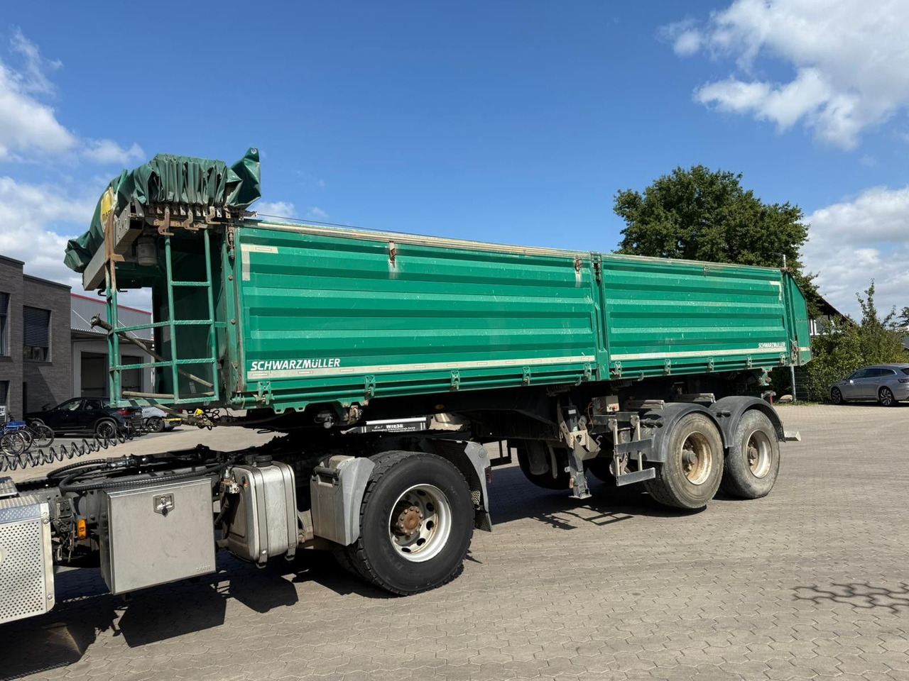 Schwarzmüller 2 Achs Dreiseitenkipper 21m³ mit elektr. Verdeck - Reboque basculante: foto 4 Schwarzmüller 2 Achs Dreiseitenkipper 21m³ mit elektr. Verdeck - Reboque basculante: foto 4