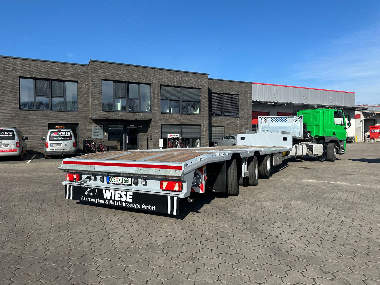 Tieflader Zwangslenkung Betonteile Fertigteile - Semireboque baixa: foto 1 Tieflader Zwangslenkung Betonteile Fertigteile - Semireboque baixa: foto 1
