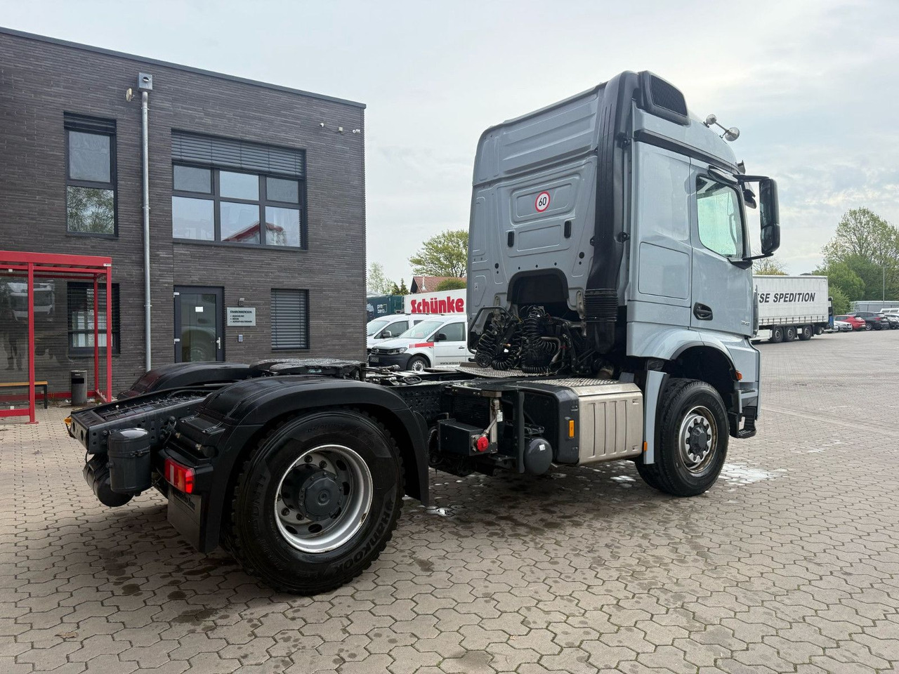 Mercedes-Benz Arocs 1848 4x4 HAD Allrad mit Hydraulik LOF - Tractor: foto 4 Mercedes-Benz Arocs 1848 4x4 HAD Allrad mit Hydraulik LOF - Tractor: foto 4