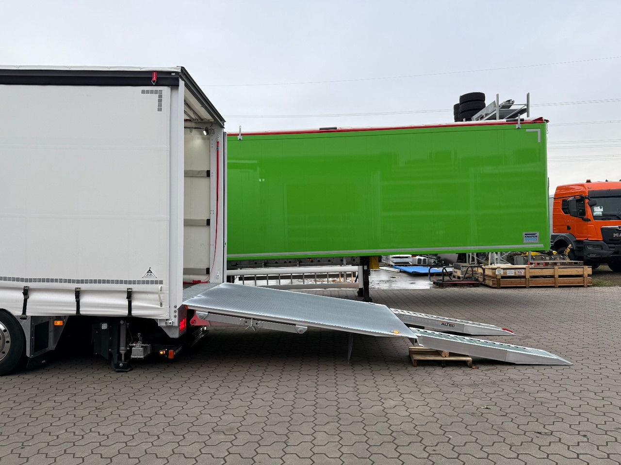 Volvo FH 500 8x2 Arbeitsbühnen Transporter LBW 9t - Caminhão com lona: foto 4 Volvo FH 500 8x2 Arbeitsbühnen Transporter LBW 9t - Caminhão com lona: foto 4